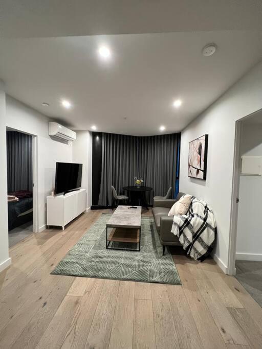 Comfy 2 Bed Apartment In The Heart Of Melbourne Exterior photo